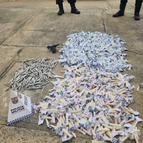 Polícia apreende arma e grande quantidade de drogas em área de mata em Santo Antônio de Pádua