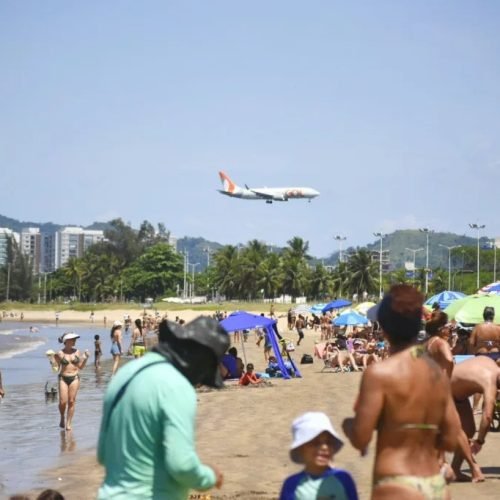 Vendedores ambulantes: veja regras para trabalhar nas praias do ES no verão