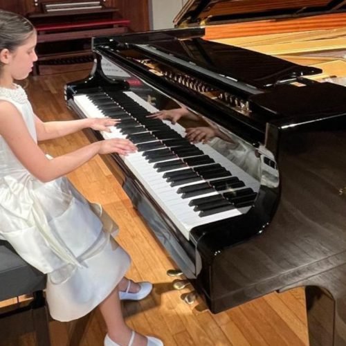 Pianista capixaba de 9 anos é premiada na Europa e sonha em tocar em Nova Iorque