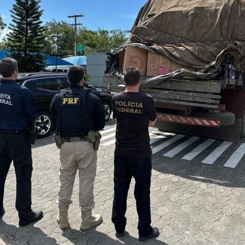 Operação conjunta apreende 3 milhões de cigarros contrabandeados na BR-101 no Sul do ES