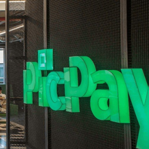 Operação bloqueia R$ 90 milhões do PicPay e investiga fraude em salários de servidores