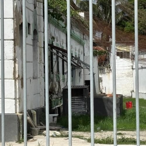 Detentas de presídio de Campos atearam fogo em colchões