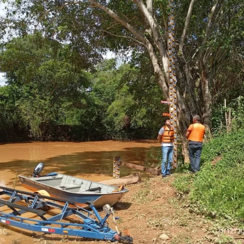 Prefeitura de Porciúncula vistoria Rio Carangola e detalha plano preventivo contra enchentes