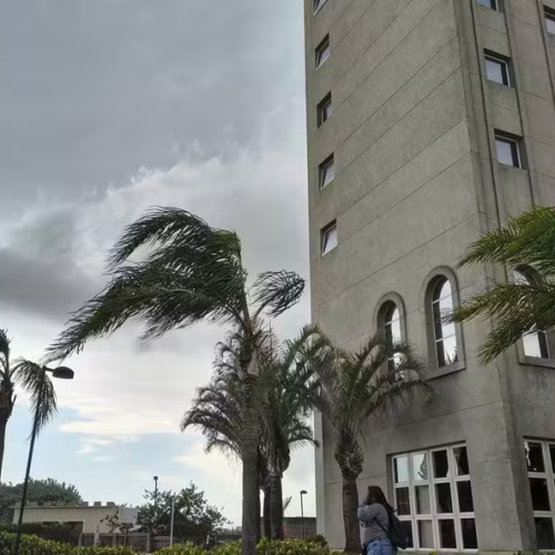 Ciclone-bomba provoca tornado, paralisa trens e fecha porto; veja os estragos em 11 estados