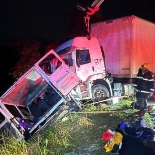Nove pessoas mortas e 10 feridas em acidente na BR-251, Minas Gerais
