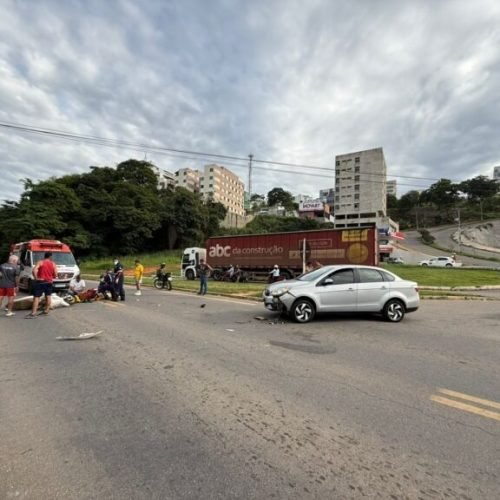 Motociclista fica ferida após ser atingida por carro na BR-356, altura do “Rodrigão”