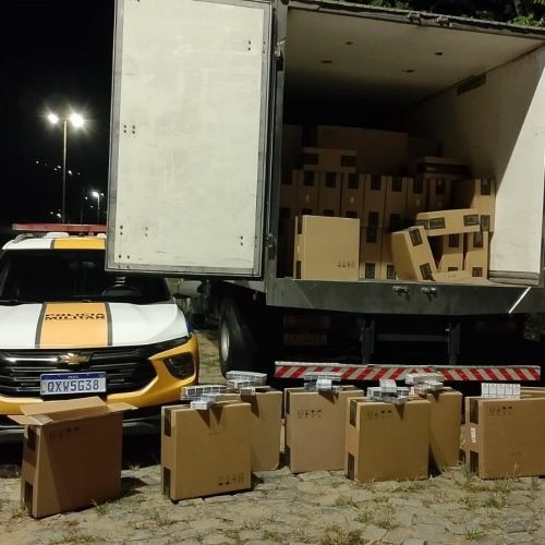 Carga ilegal de cigarros avaliada em mais de R$ 1 milhão é apreendida em Além Paraíba