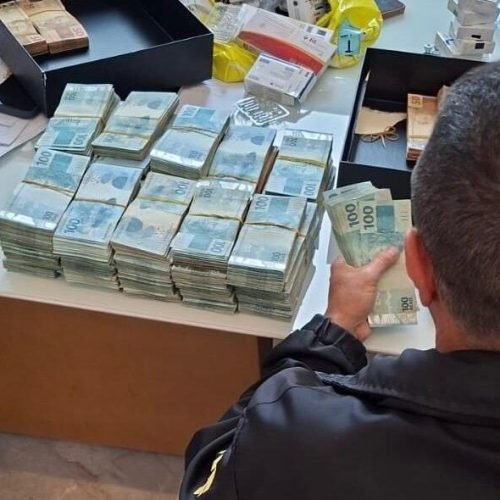PF apreende R$ 750 mil e anabolizantes em operação no Sul do ES