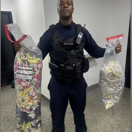 PM apreende quase 4 kg de drogas, pistola e munições em Itaperuna (RJ)