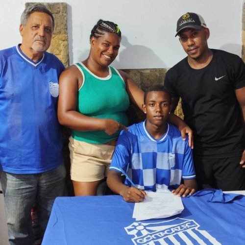 Promessa de 14 anos de Campos dos Goytacazes(RJ) assina com o Vasco da Gama