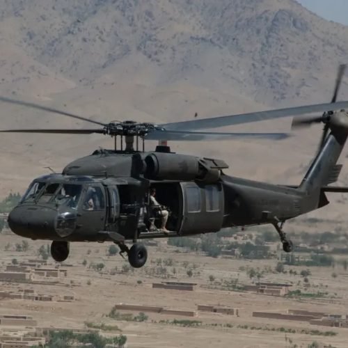 Governo do RJ anuncia compra de helicóptero de guerra para combater crime