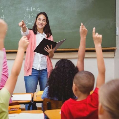 Câmara aprova medida que eleva piso nacional dos professores para R$ 5,1 mil em 2026