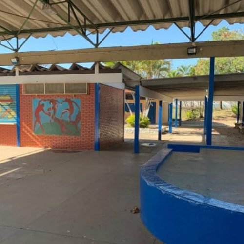 Menino de 12 anos morre após cair do telhado de escola atrás de pipa