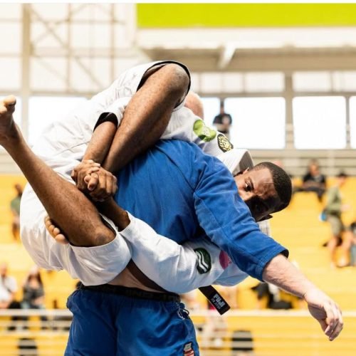 Atleta de Cachoeiro de Itapemirim (ES) conquista medalha de bronze em Campeonato Brasileiro de Jiu-Jitsu