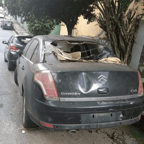 Secretaria de Segurança Pública notifica proprietários de veículos abandonados em Itaperuna (RJ)