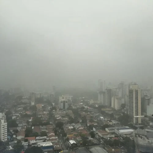 Defesa Civil alerta para chuvas fortes e risco de granizo em São Paulo até quarta-feira (23)