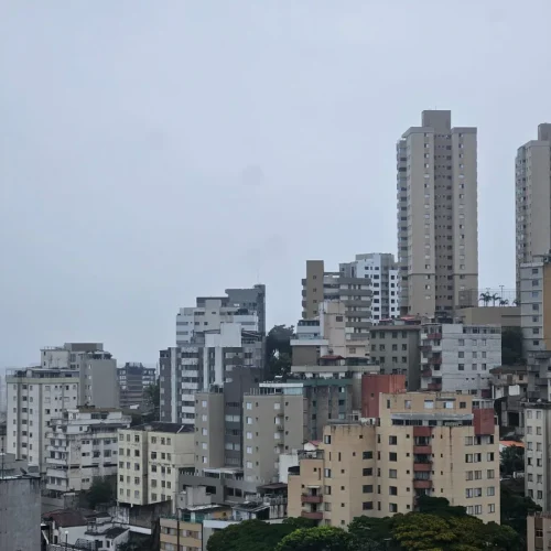 Semana começa com chuva e risco de tempestades em Minas Gerais