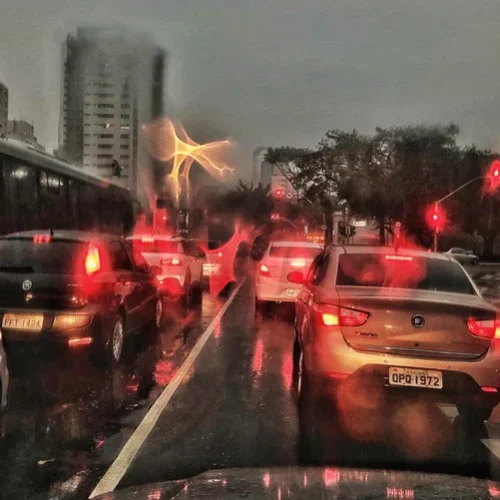 Frente fria avança sobre o Sudeste e provoca risco de temporais neste fim de semana