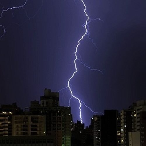 Frente fria vai trazer chuva, raios e ventos fortes ao Rio de Janeiro