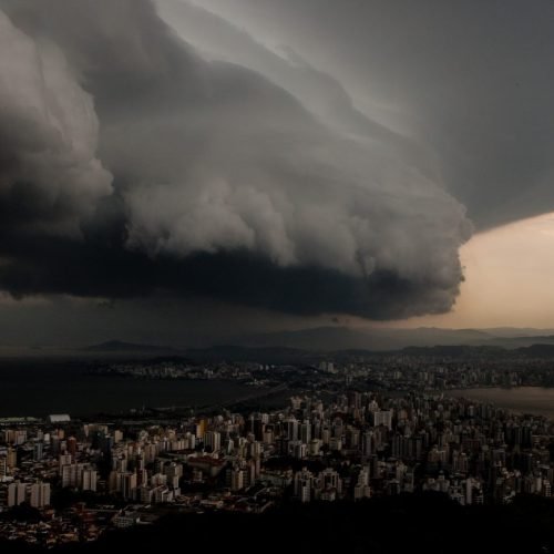 Inmet emite aviso de tempestades e granizo para o Norte e Noroeste Fluminense