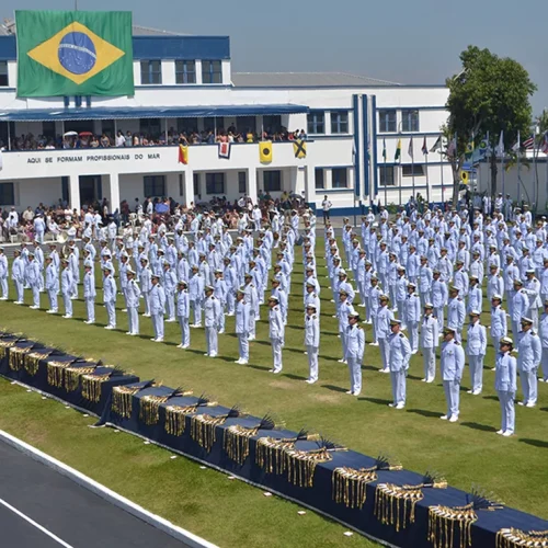 Marinha abre 520 vagas para oficiais temporários com salário bruto inicial acima de R$ 9 Mil