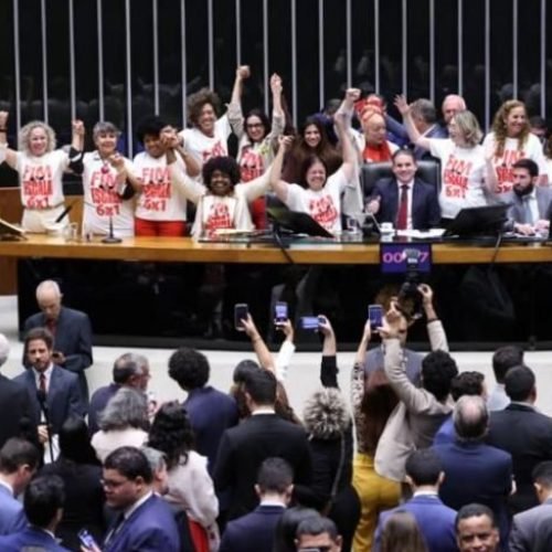 Fim da escala 6×1 ganha força no Senado e entra no debate eleitoral