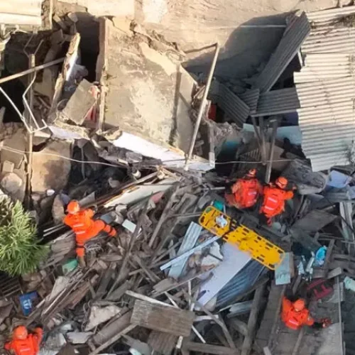 Imóvel desaba na Zona Sul do Rio de Janeiro e deixa 16 feridos