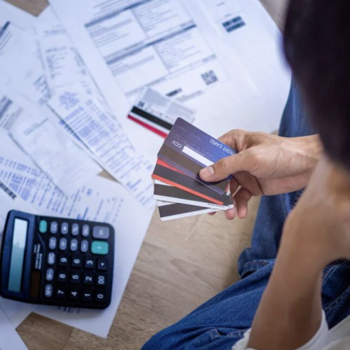 Pessoas com salário de até R$ 8.105 poderão renegociar dívidas