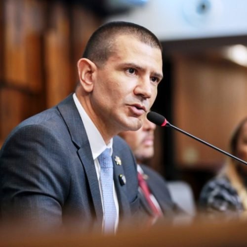 Douglas Ruas propõe piso de R$ 3 milhões para repasses da saúde aos municípios