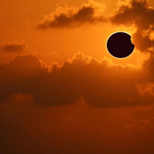 ‘Lua de Sangue’: Eclipse total da Lua acontece na madrugada de sexta-feira (14)