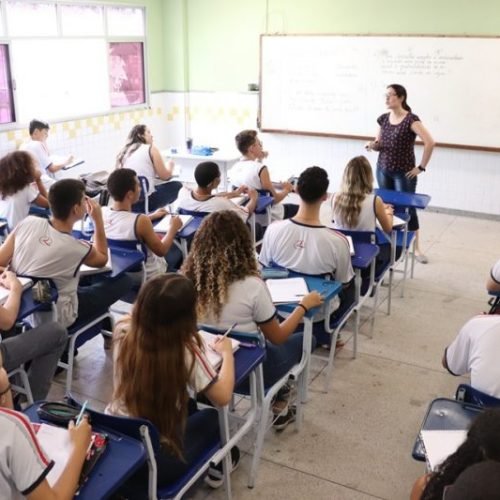 Governo do Estado do RJ abre 1.750 vagas para professores temporários