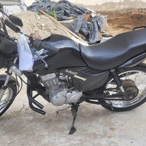 Jovem é detido com placa de motocicleta adulterada com fita isolante em Itaperuna (RJ)