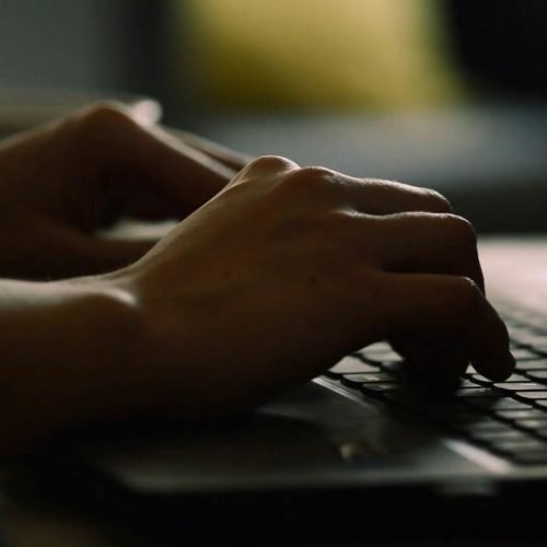 Vazamento de dados expõe 16 bilhões de senhas da Apple, Google e Facebook