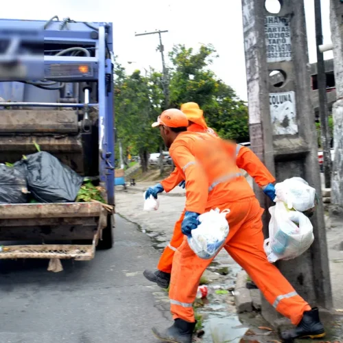 Câmara aprova piso nacional de R$ 3 mil para garis e aposentadoria especial para a categoria