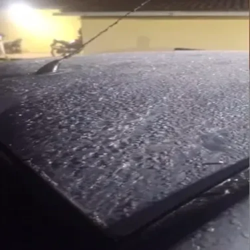 Nova Friburgo registra geada e temperaturas próximas de 3°C nesta sexta-feira (19)