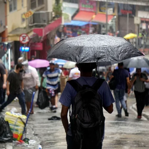 Frente fria mantém previsão de chuva no Sudeste nesta semana; veja o que esperar em cada estado