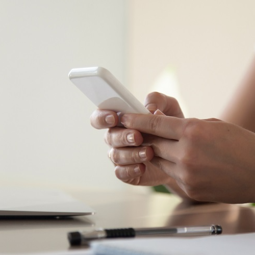 Empresa é condenado por compartilhar mensagens pessoais de funcionária no Whatsapp Web