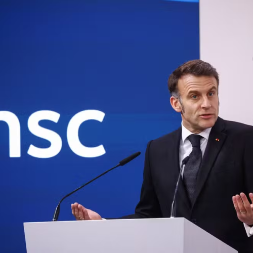 França expande poder atômico e sela aliança com oito países europeus