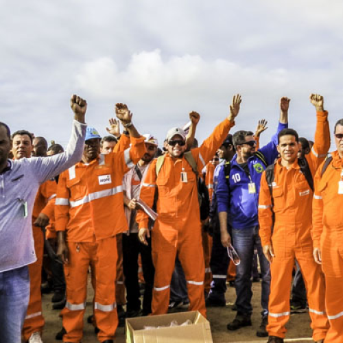 Petroleiros aprovam greve nacional a partir de segunda-feira (15)