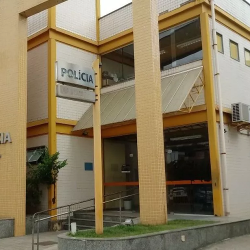 Homem é preso por dívida de pensão alimentícia após se entregar na 143ª DP em Itaperuna (RJ)