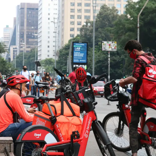 Nova lei proíbe obrigatoriedade de entregadores subirem até os apartamentos