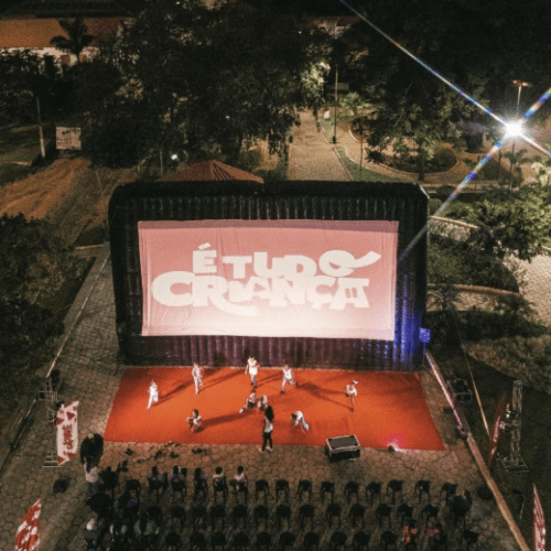 Muriaé (MG) recebe cinema gratuito ao ar livre com o projeto “É Tudo Criança” em setembro
