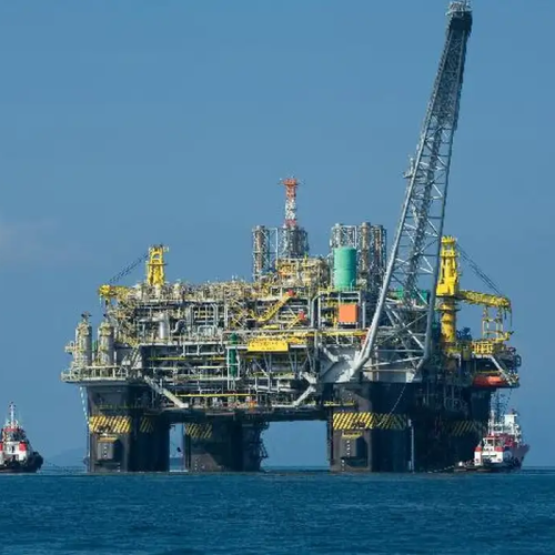ATUALIZAÇÃO: Sindipetro-NF confirma que incêndio em navio offshore na Bacia de Campos começou de madrugada e foi controlado