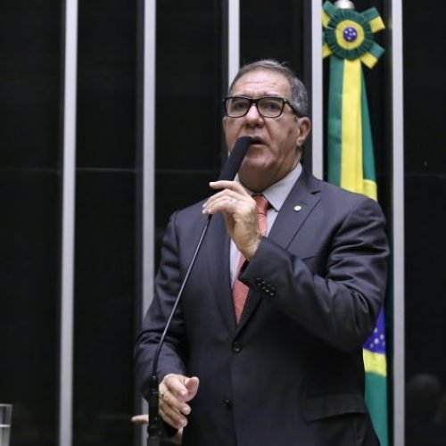 Câmara aprova projeto que reajusta salários de servidores públicos