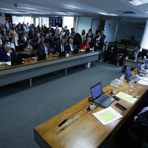 Fim de ano deve gerar mais de 1,2 mil vagas temporárias no comércio da Grande Vitória (ES)