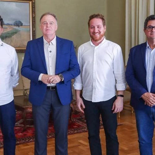 Governo do ES anuncia reajuste salarial para professores e agentes de suporte educacional