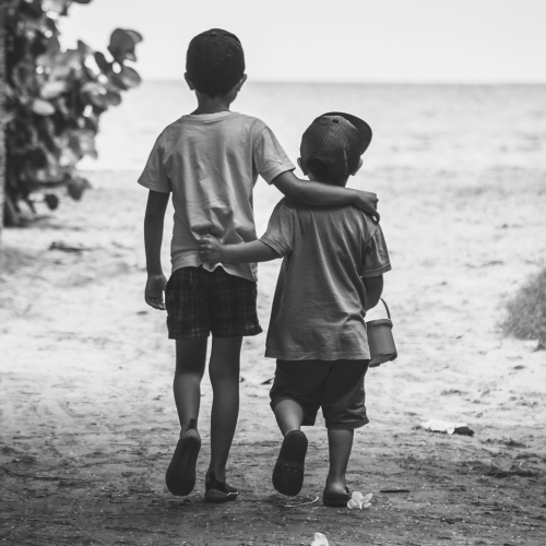 Avô é denunciado por abuso sexual contra netos de 3 e 4 anos em Muriaé (MG)