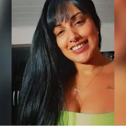 Mulher é morta a tiros dentro do carro na frente da filha de 6 anos