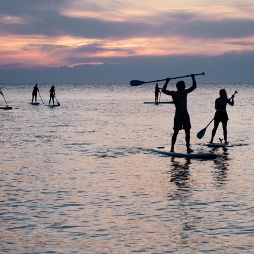 Prefeitura proíbe prática de Stand Up Paddle em Copacabana e Leme no Rio de Janeiro