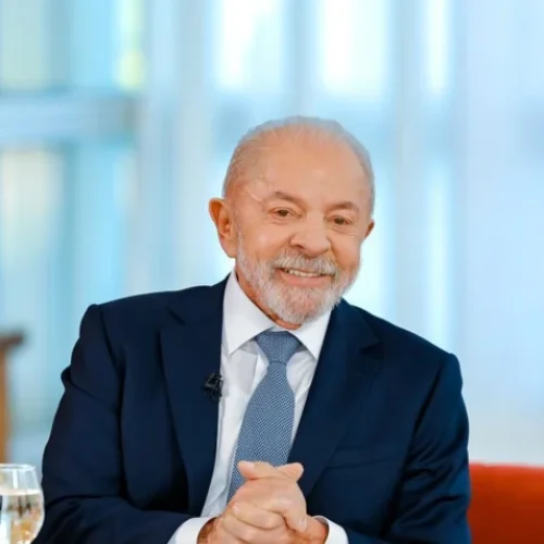 Lula descarta cortes em programas sociais e defende crescimento econômico para reduzir dívida pública